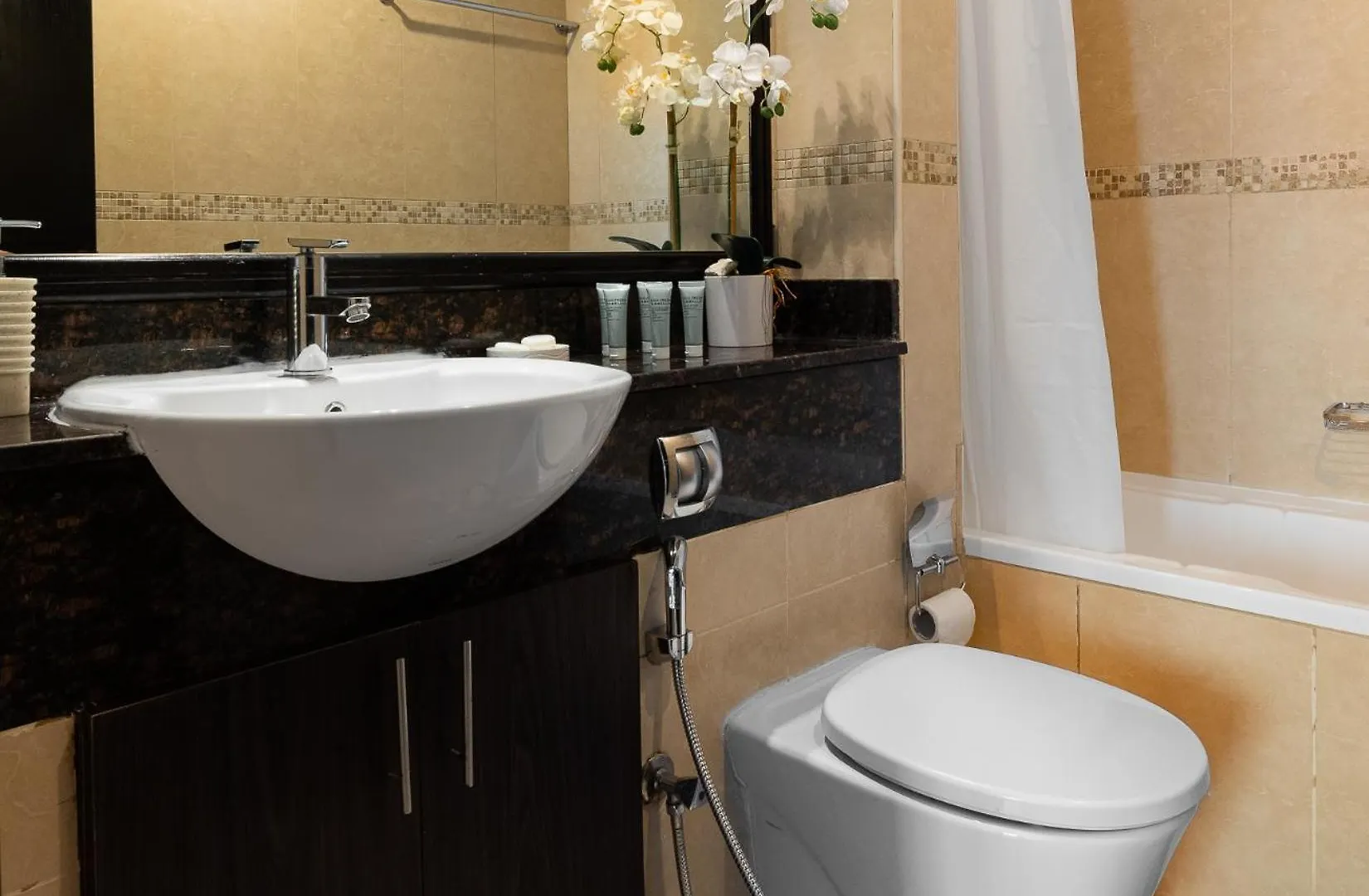 Stylish Apartment In Jlt-Prime Location, Near Metro & Marina Dubai 0*,