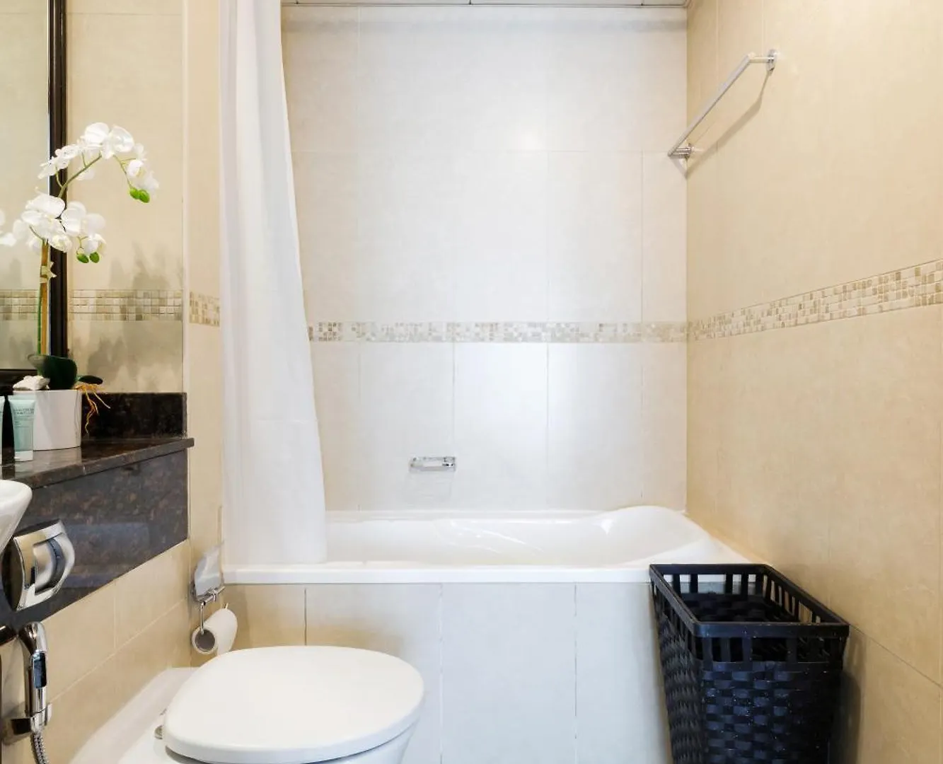 Stylish Apartment In Jlt-Prime Location, Near Metro & Marina Dubai